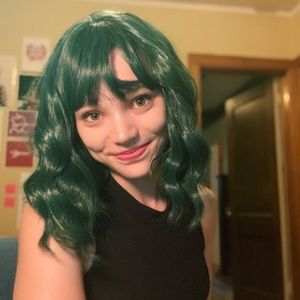 Green cute wavy wig with bangs